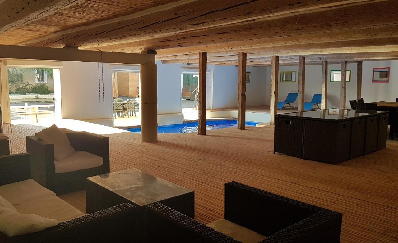 Maison 3 Chambres Avec Piscine Couverte Lespignan Bagian luar foto