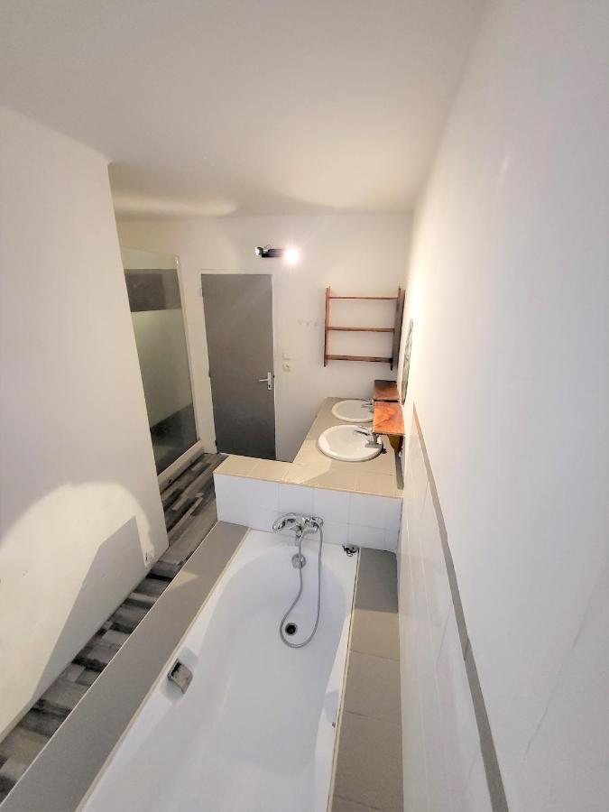 Maison 3 Chambres Avec Piscine Couverte Lespignan Bagian luar foto